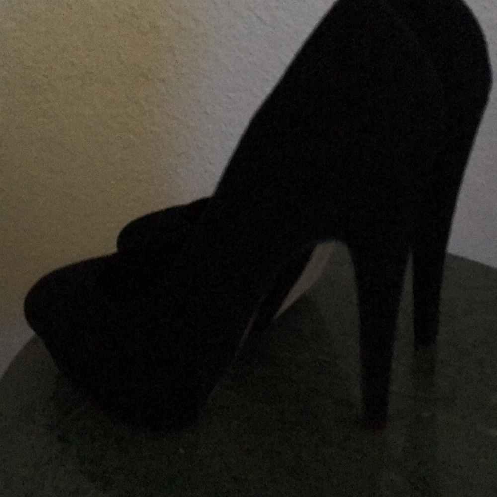 Heels - Picture 3 of 4